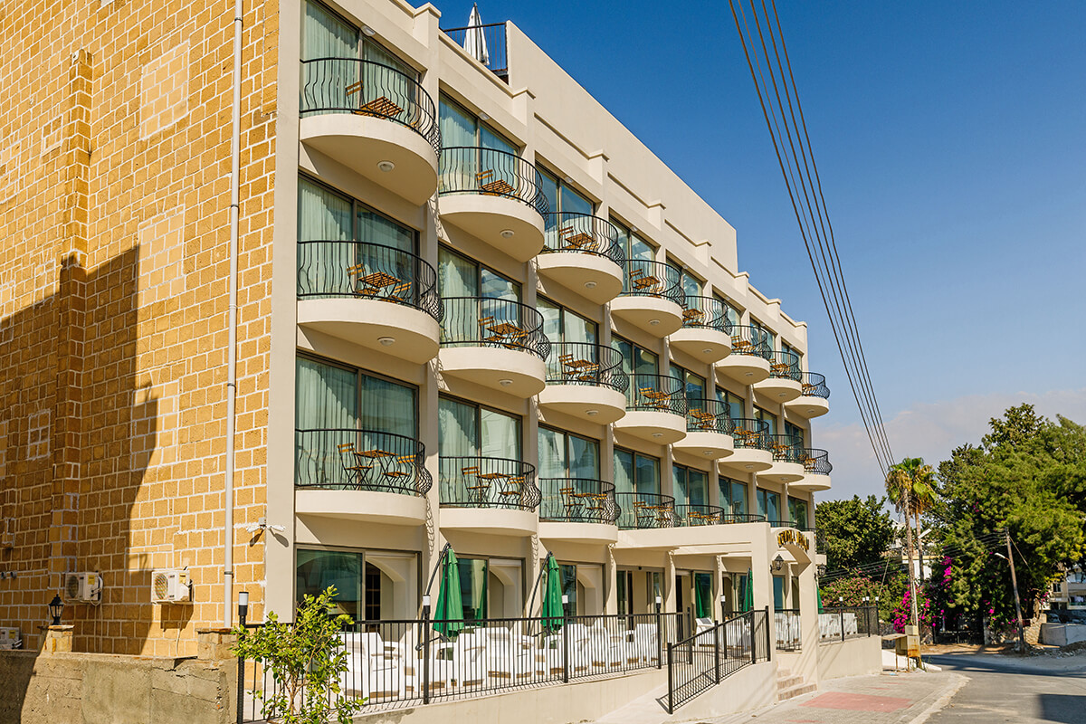 17 olivia palm hotel facade