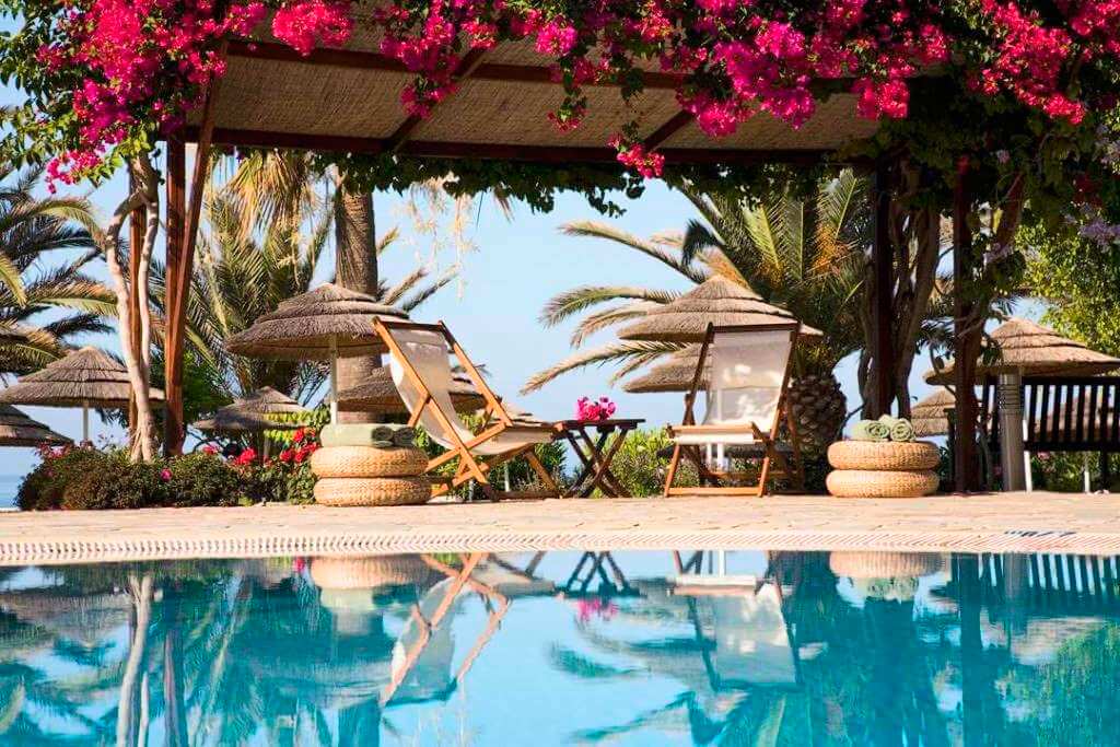 alion beach hotel outdoor pool