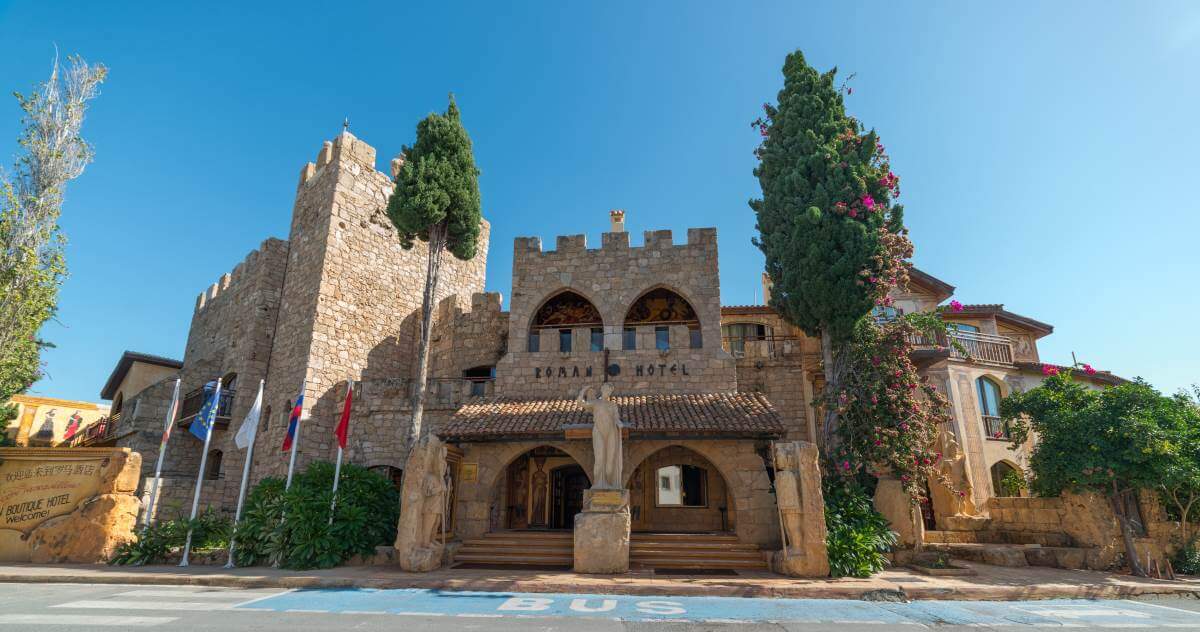 roman hotel front view