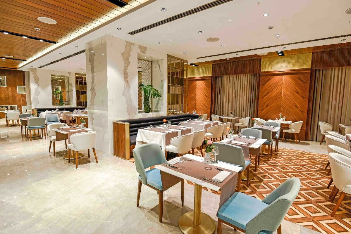 30 rocks hotel luxury restaurant