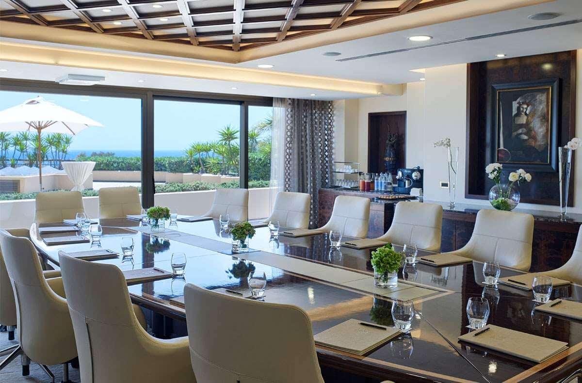 four seasons hotel meeting table