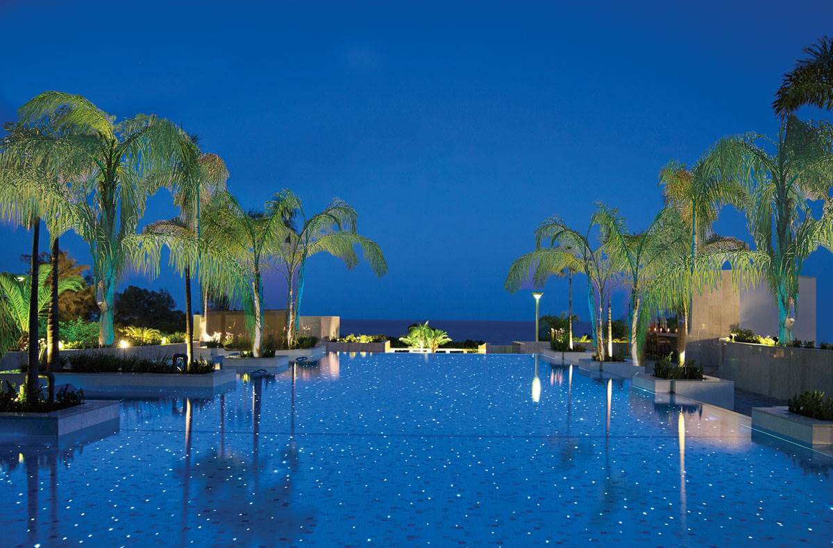 four seasons main swimming pool